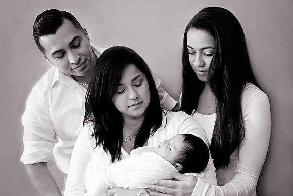 1-12-2014-IsabellaNewborn4wks-119editbw
