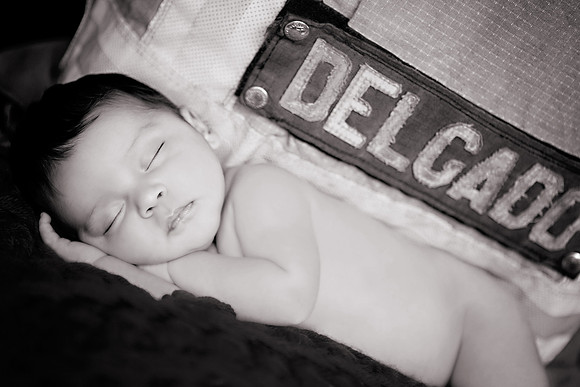 1-12-2014-IsabellaNewborn4wks-231editbw