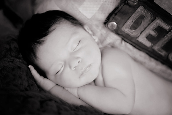 1-12-2014-IsabellaNewborn4wks-225editbw