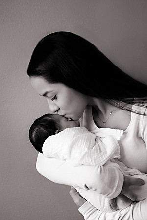 1-12-2014-IsabellaNewborn4wks-164editbw