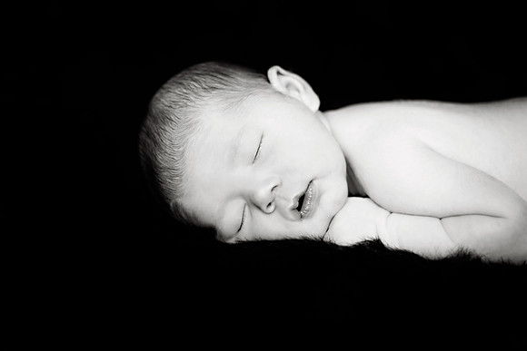 10-9-2014-EmersonNewborn8days-137editbw